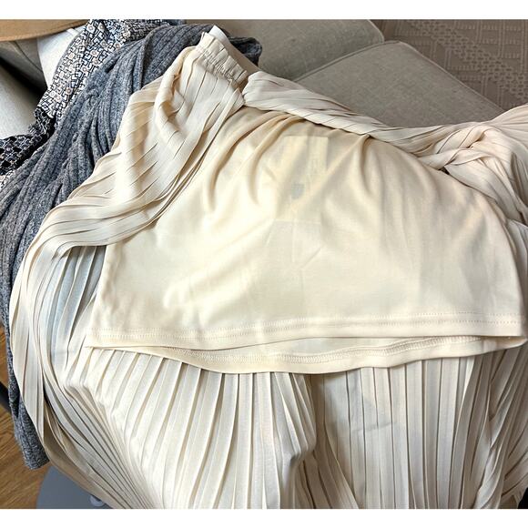NWT Lush Cream Pleated Maxi Skirt LAST CALL - Picture 7 of 7